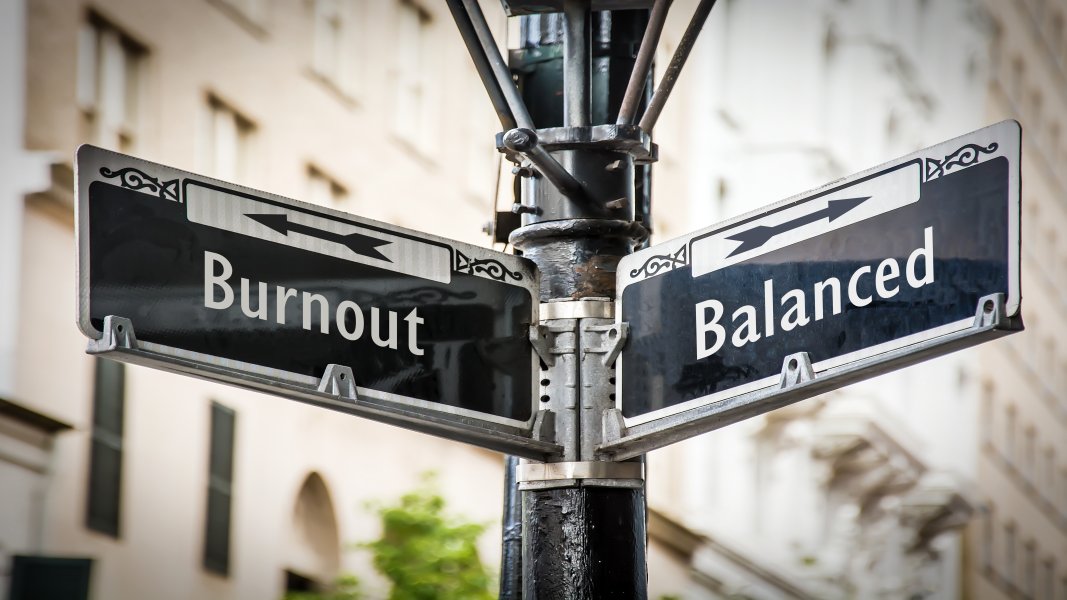 Burnout vs Balanced Life